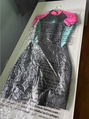 Body glove Woman's Springsuit New Never Been worn